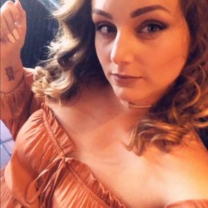 Meet your Posher, Crystal